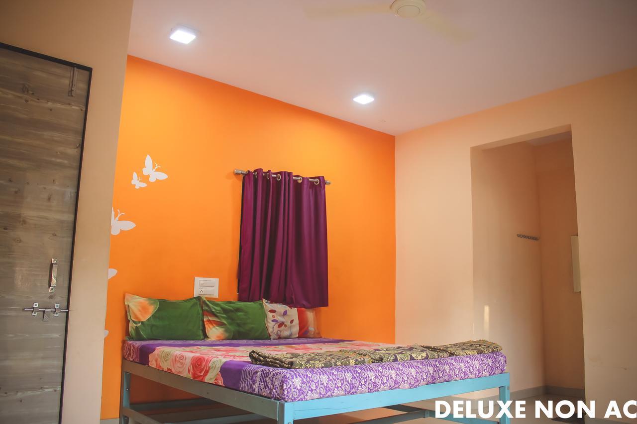 Mhatre Holiday Home Alibag Bagian luar foto